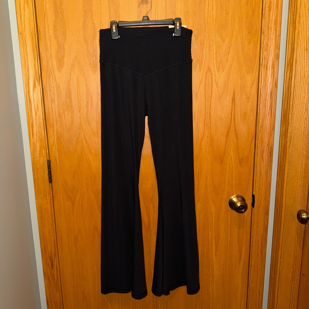 OFFLINE by Aerie Super Flare Pants Women Large Black Smocked High Rise Leggings